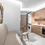 Di Legno, Nilie Hospitality Mgmt